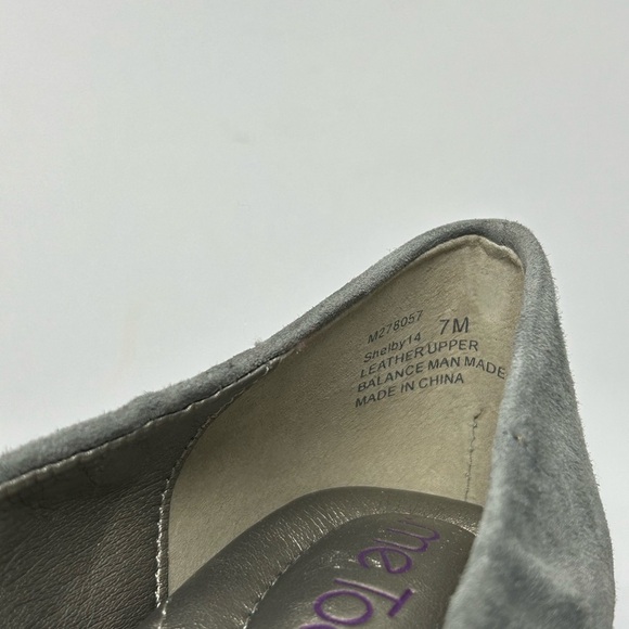 Mee Too Gray Suede Shelby Wedge Shoe Size 7 NEW - Picture 8 of 8